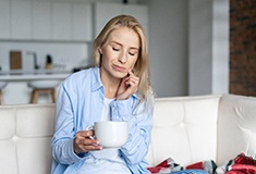 Woman with toothache